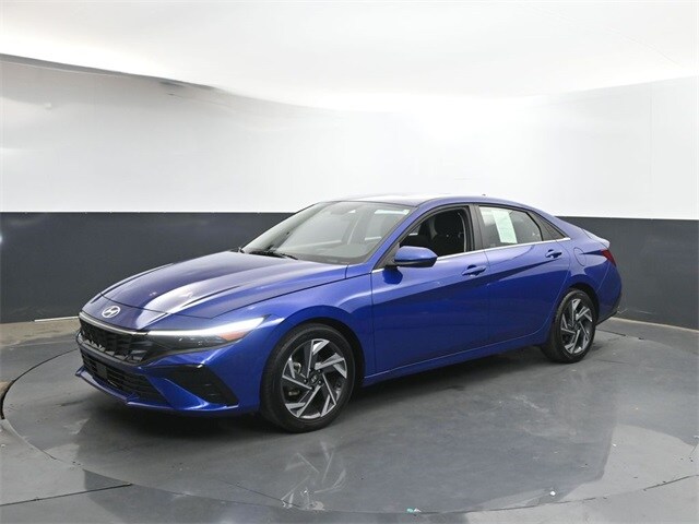 2024 Hyundai Elantra SEL Convenience photo 3
