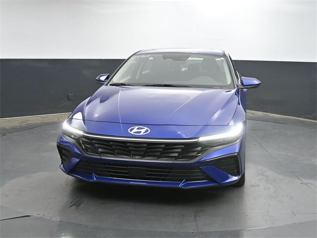 2024 Hyundai Elantra SEL Convenience photo 2
