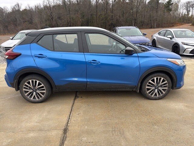 2023 Nissan Kicks SV photo 2
