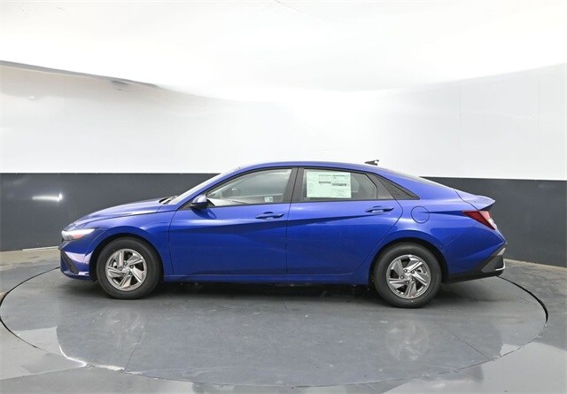 2025 Hyundai Elantra SE photo 4