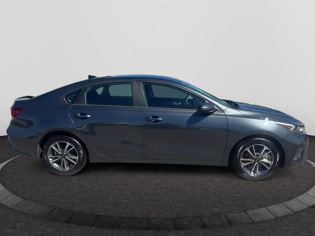 2024 Kia Forte LXS photo 4