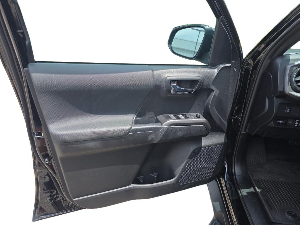 2022 Toyota Tacoma TRD V6 photo 4