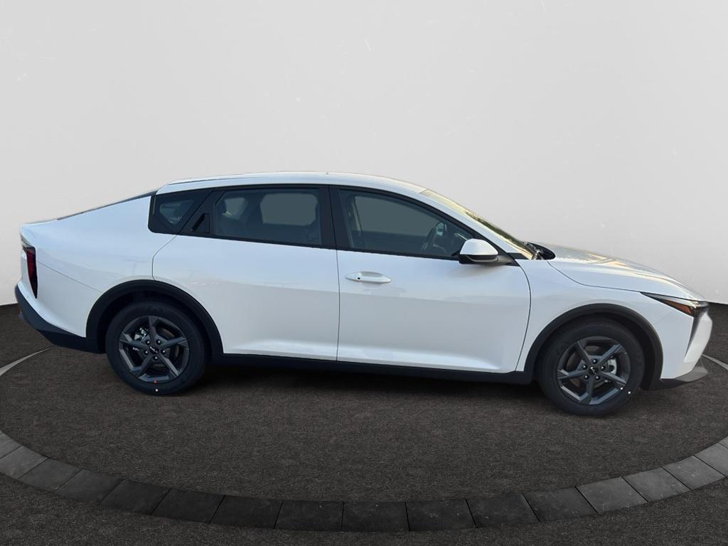 2025 Kia K4 LXS photo 4