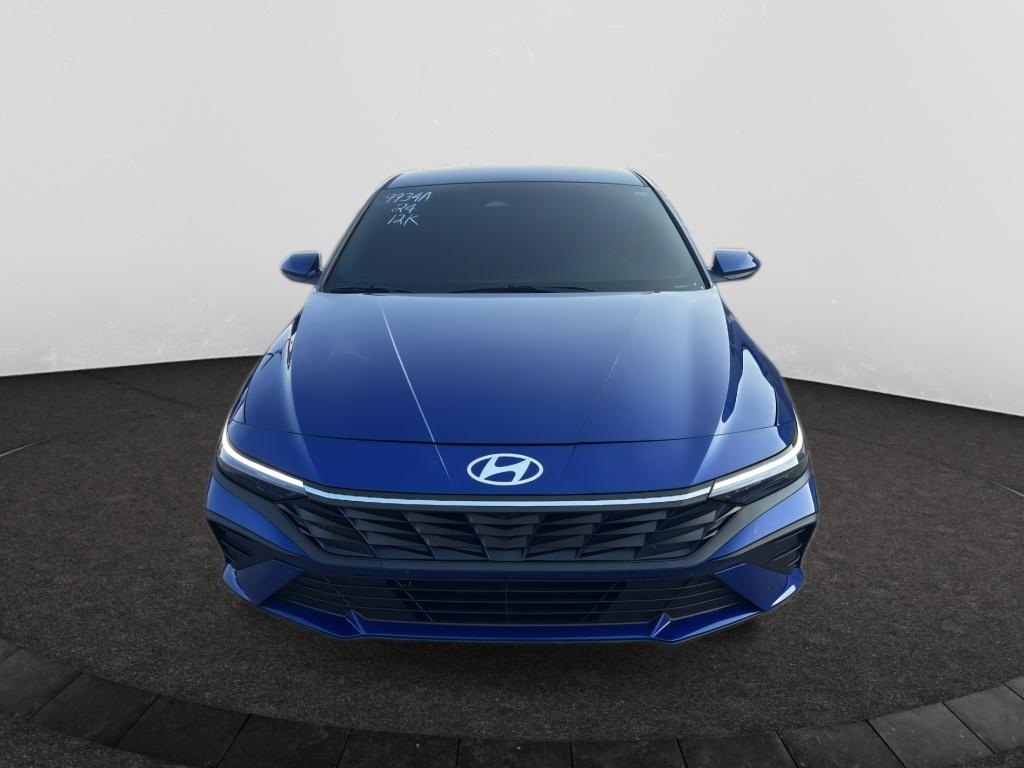 2024 Hyundai Elantra SEL photo 2