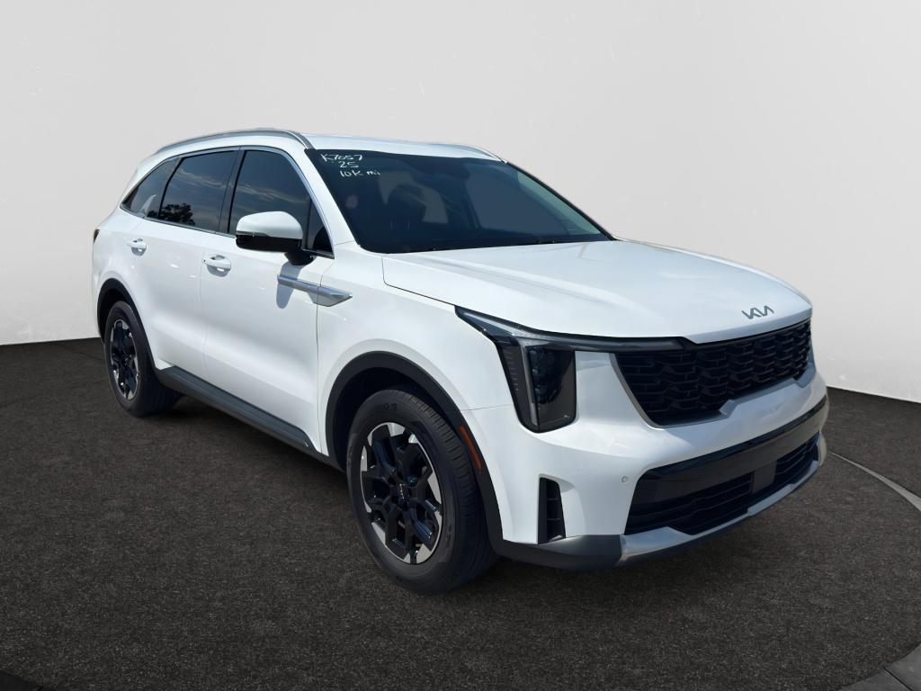 2025 Kia Sorento S photo 3