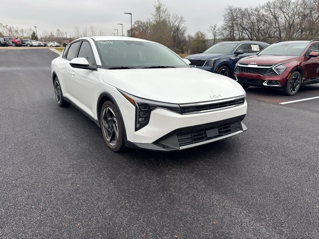 2025 Kia K4 EX photo 3