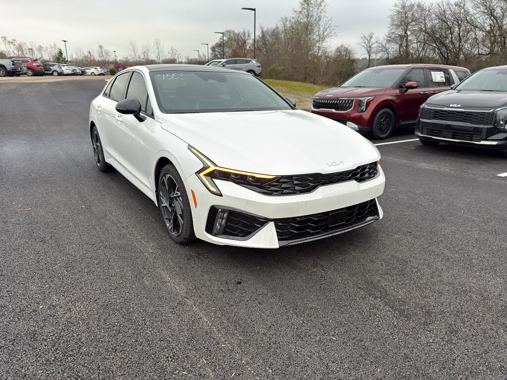 2025 Kia K5 GT-Line photo 3
