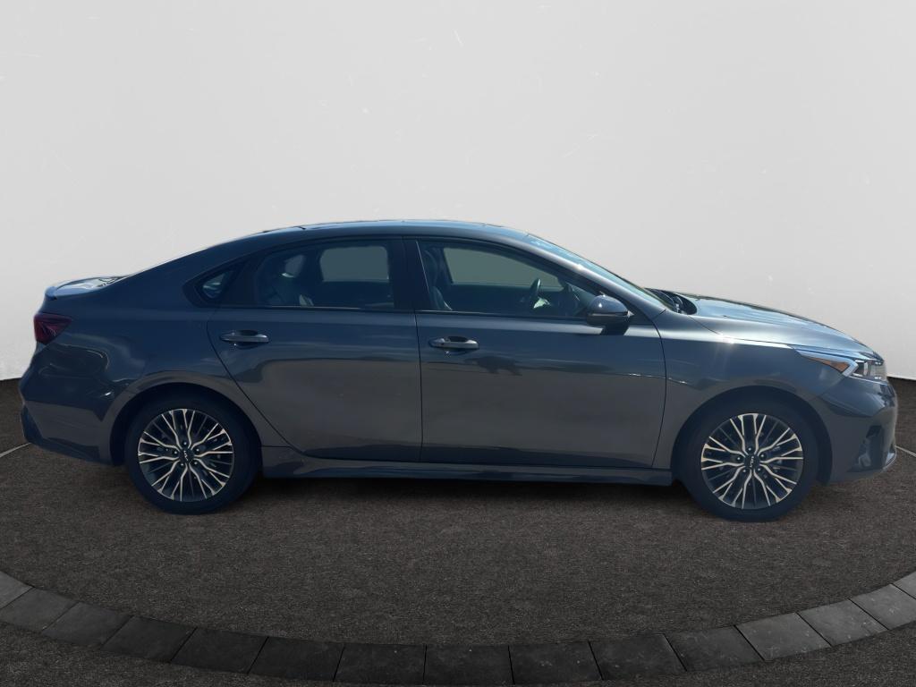 2024 Kia Forte GT-Line photo 4