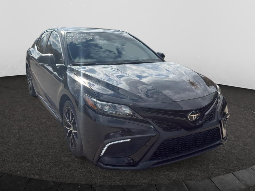 2022 Toyota Camry SE photo 3