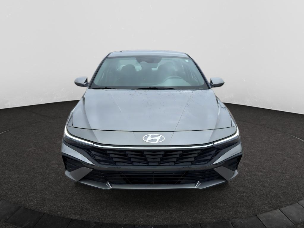 2024 Hyundai Elantra SEL photo 2