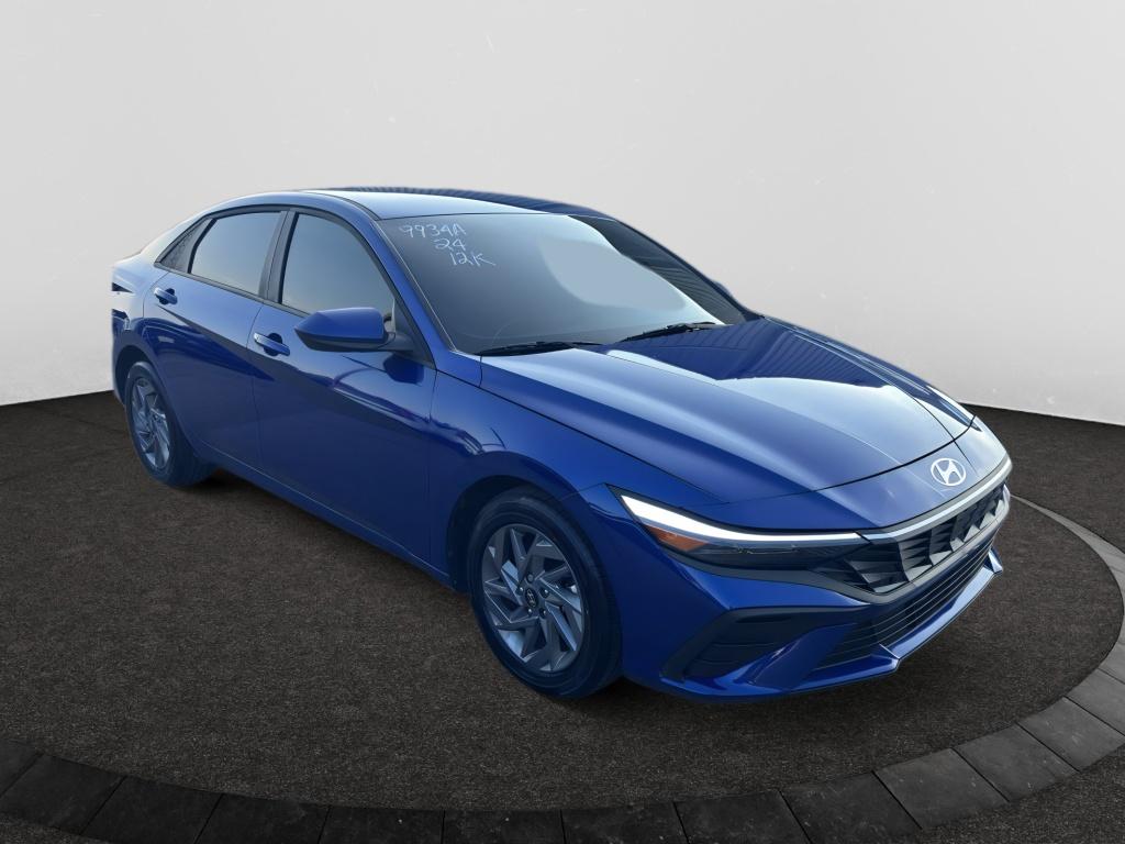 2024 Hyundai Elantra SEL photo 3