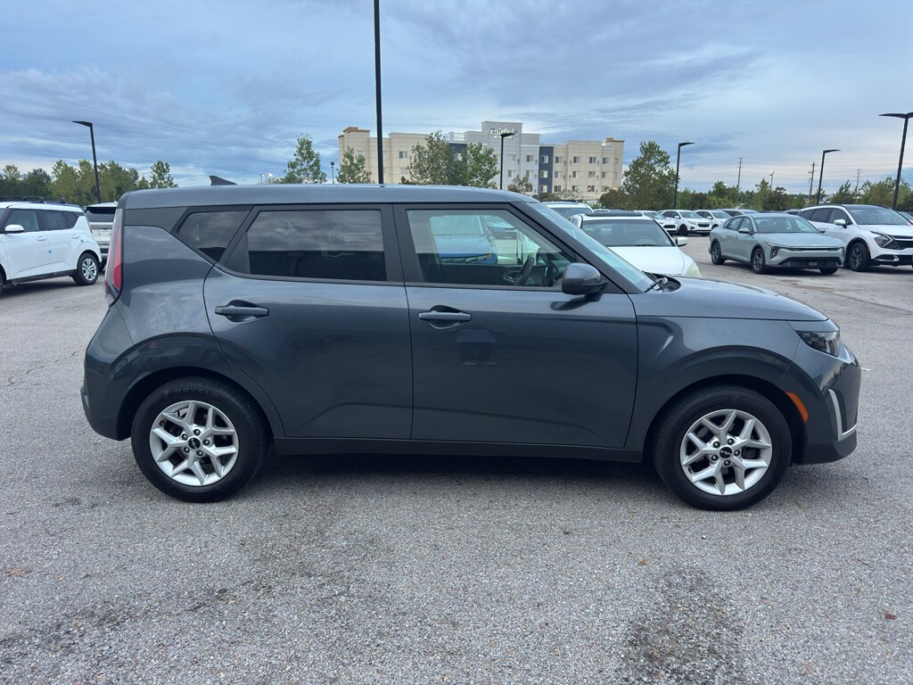 2023 Kia Soul LX photo 4