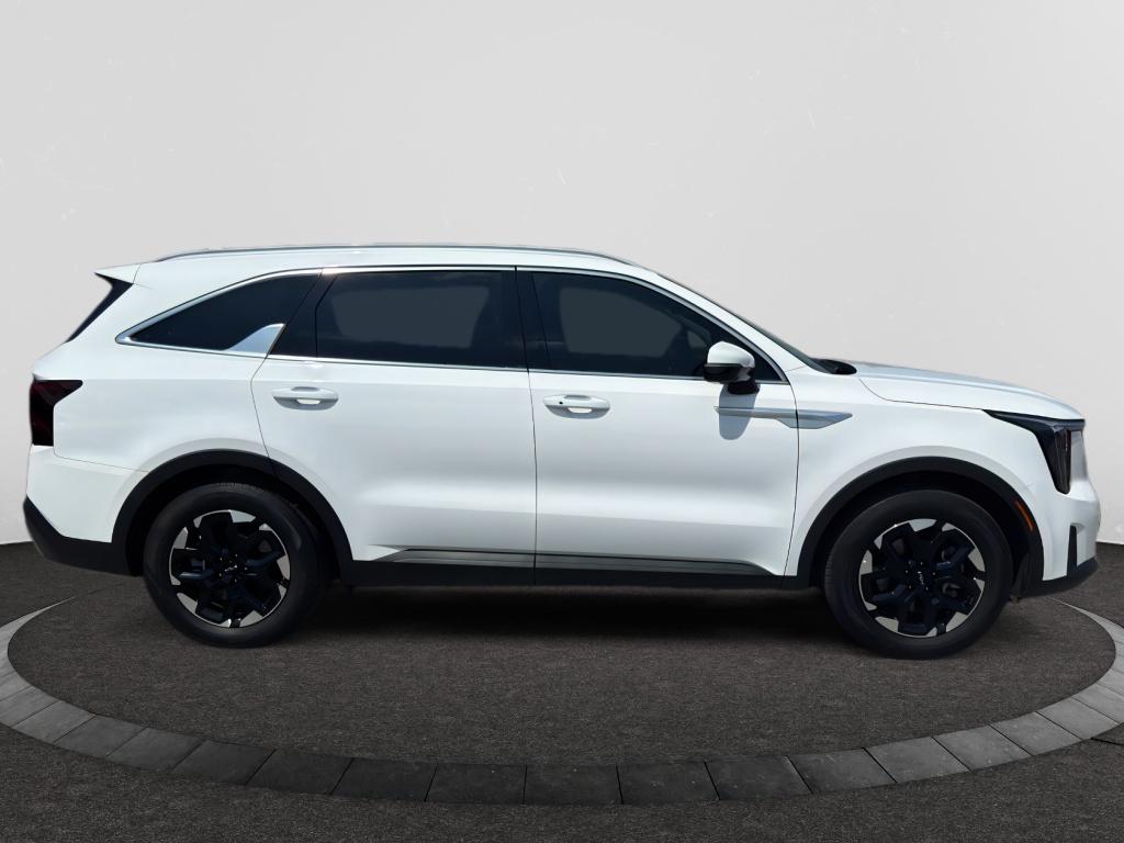 2025 Kia Sorento S photo 4