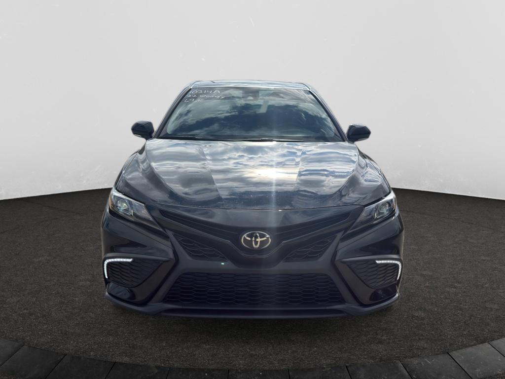 2022 Toyota Camry SE photo 2