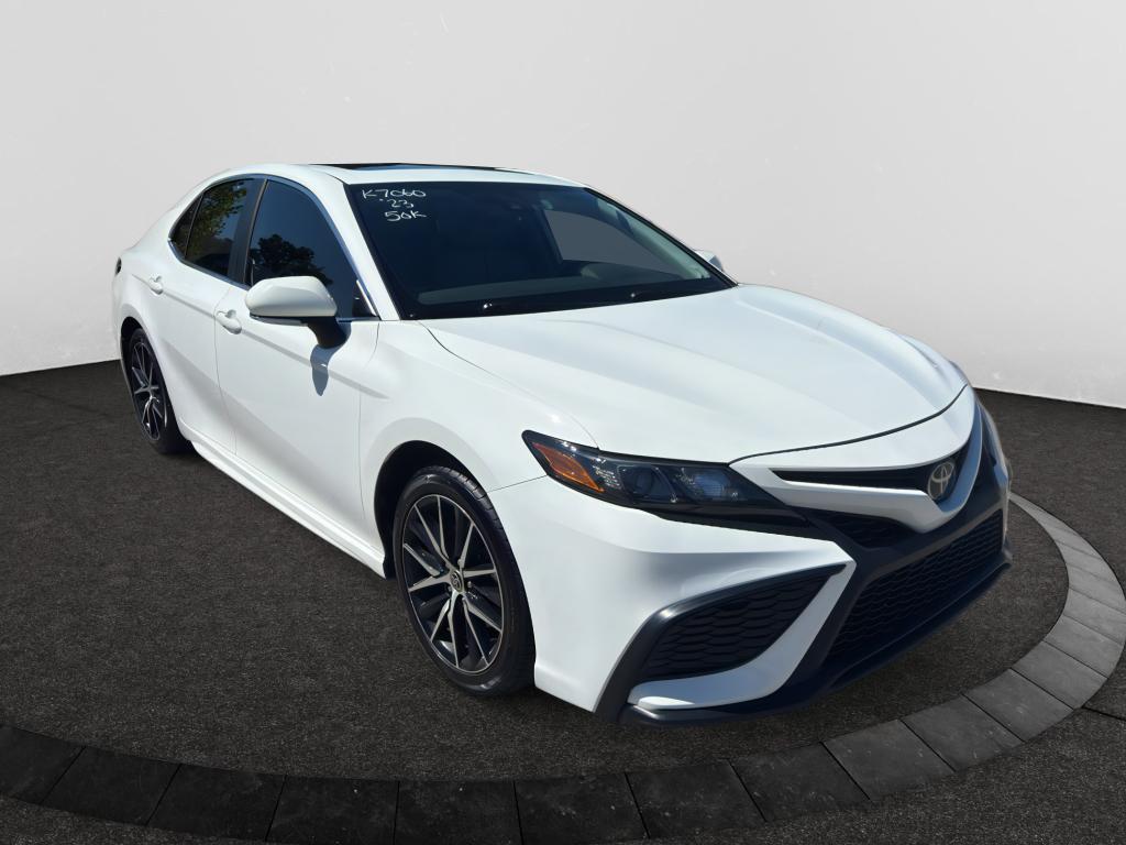 2023 Toyota Camry SE photo 3