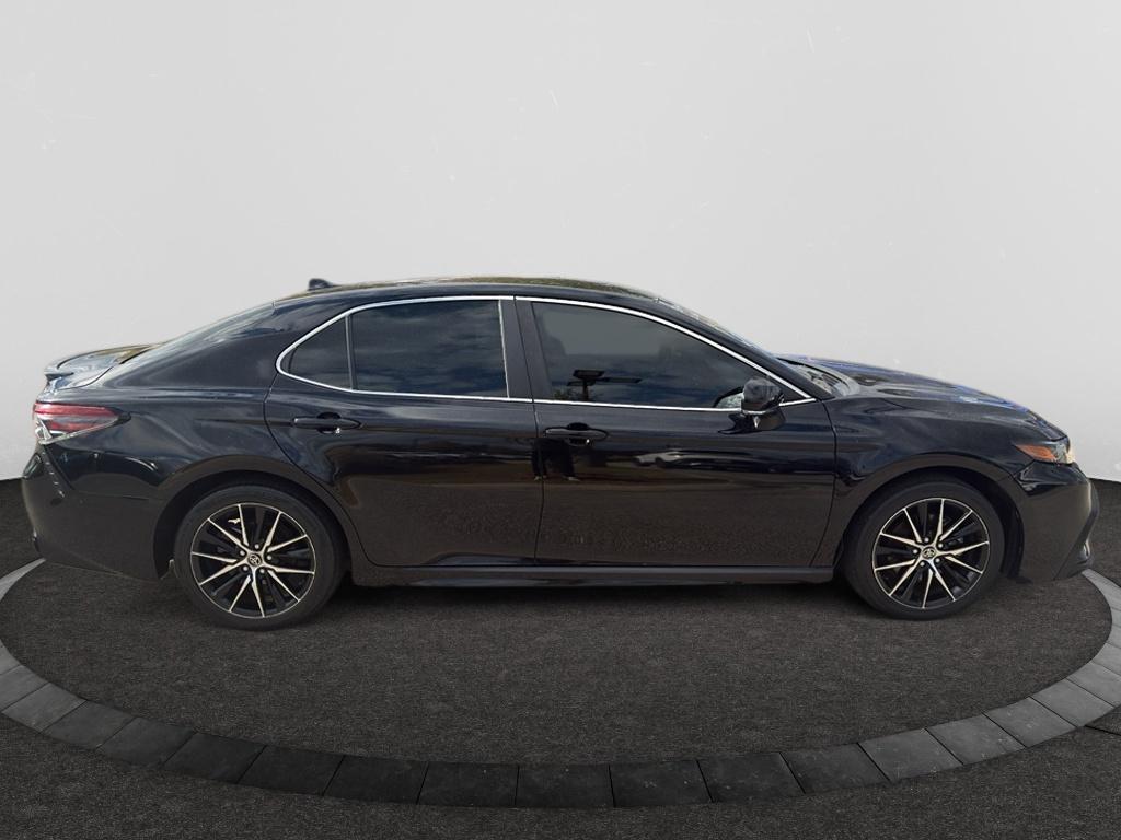 2022 Toyota Camry SE photo 4
