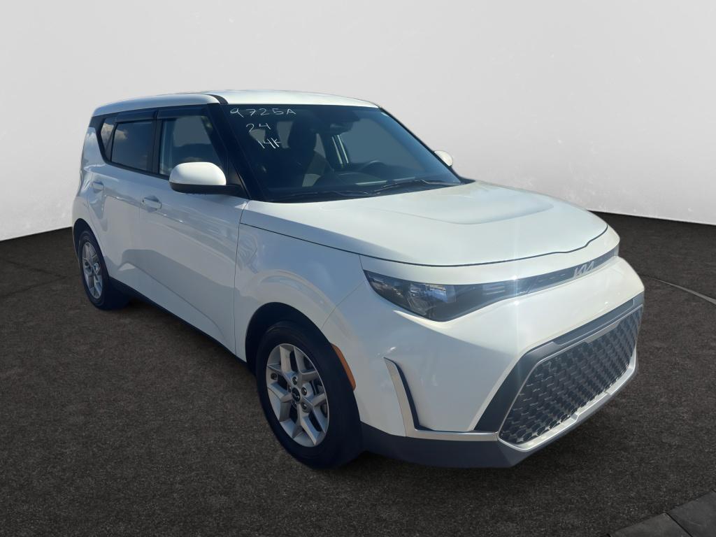 2024 Kia Soul S photo 2