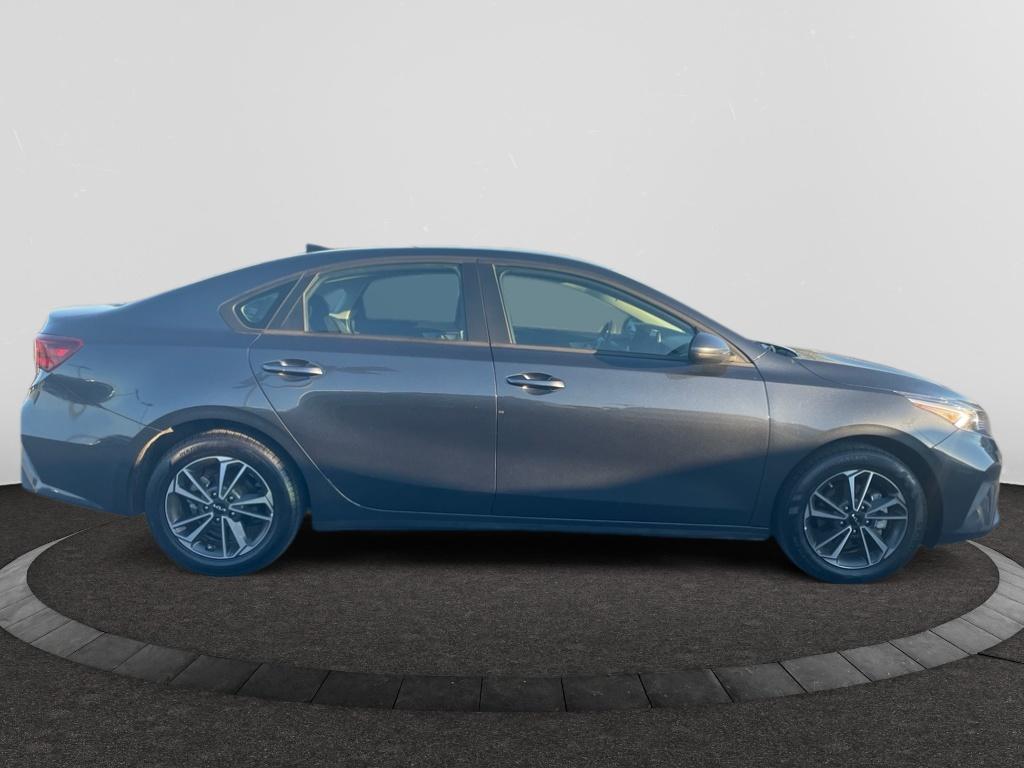 2024 Kia Forte LXS photo 4