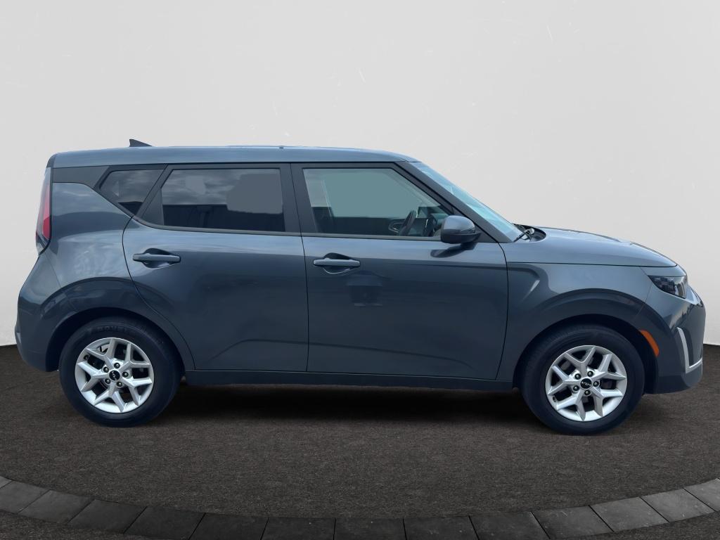 2023 Kia Soul LX photo 4