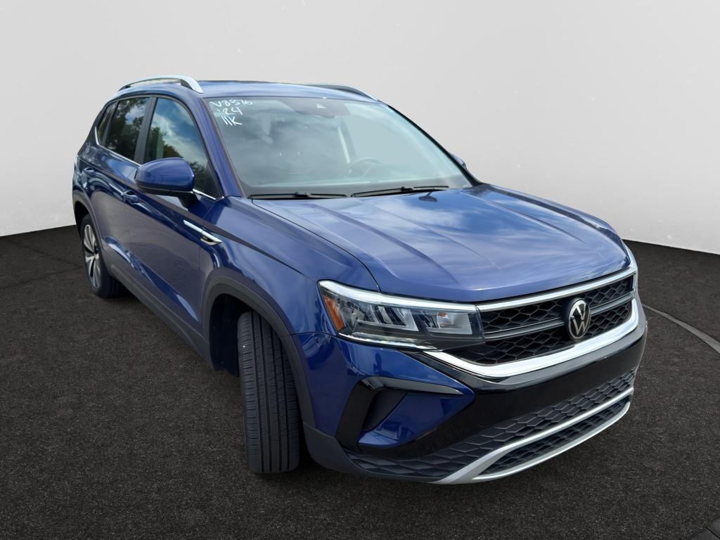 2024 Volkswagen Taos SE photo 3