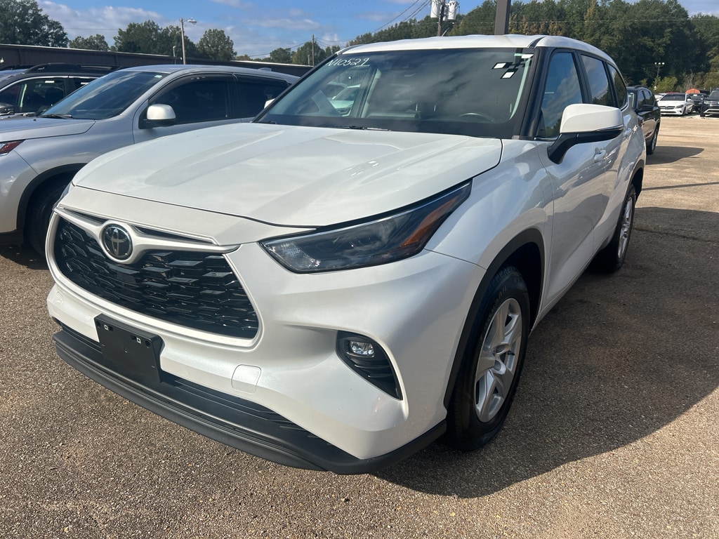 Used 2023 Toyota Highlander LE SUV