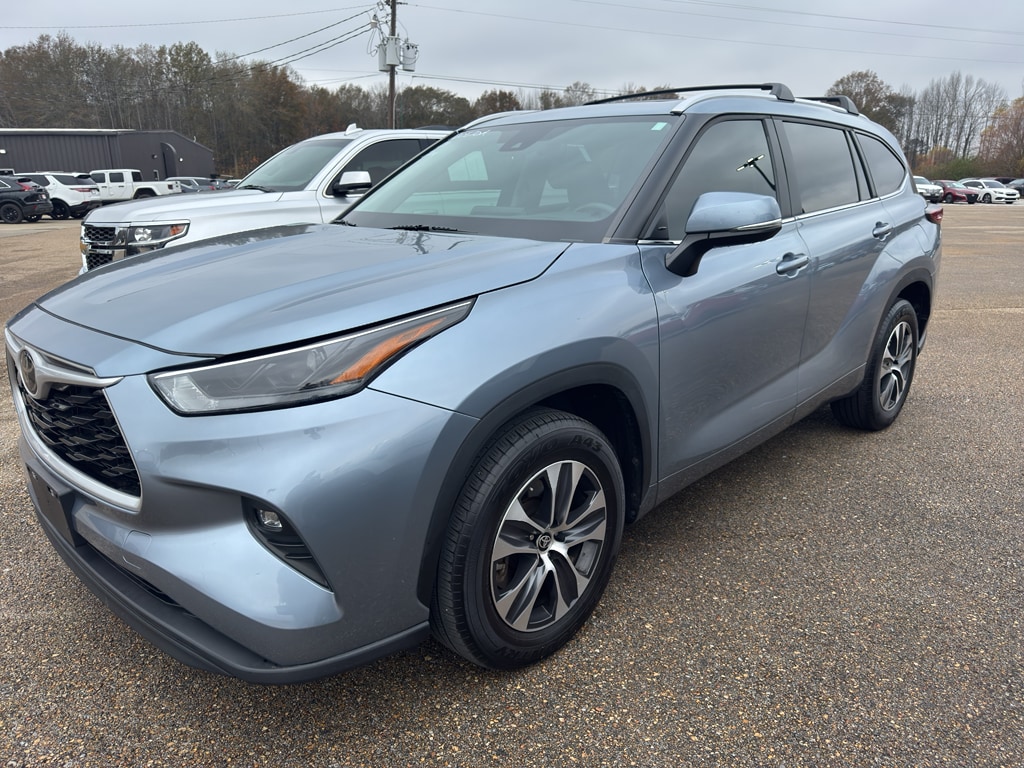 2024 Toyota Highlander XLE's photo
