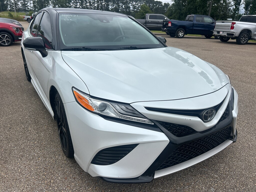 2020 Toyota Camry XSE photo 3
