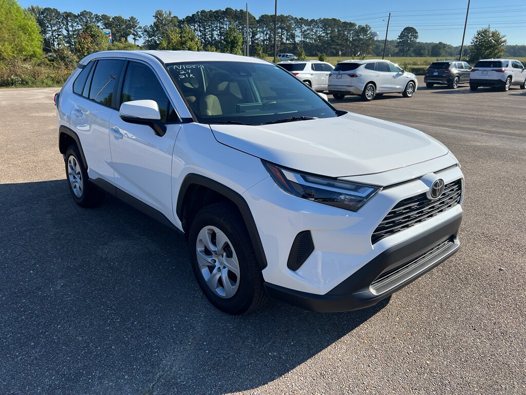 2024 Toyota RAV4 LE photo 2