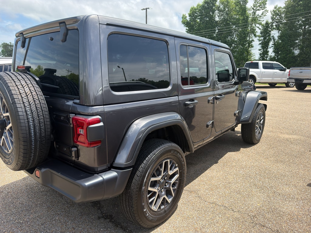 Used 2025 Jeep Wrangler Sahara SUV