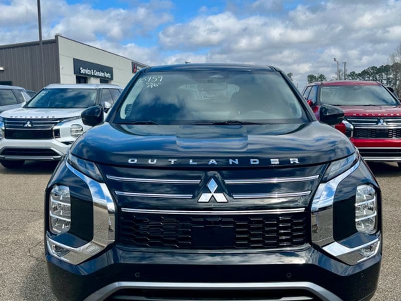 2026 Mitsubishi Outlander SE FWD's photo