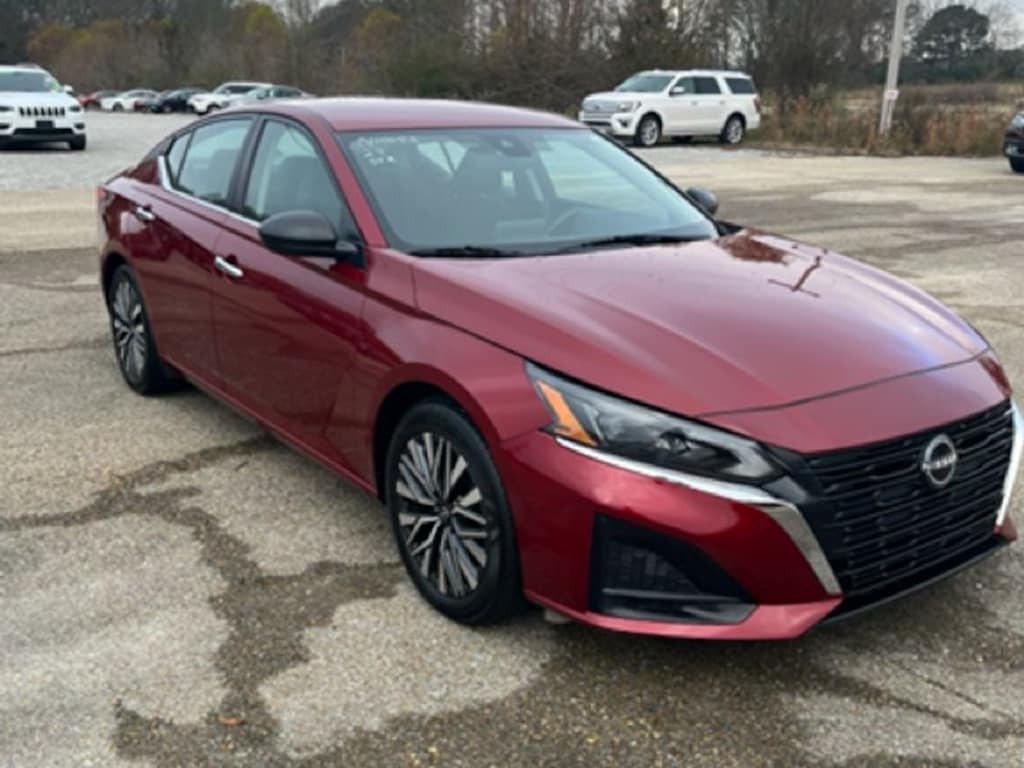 Used 2024 Nissan Altima 2.5 SV Sedan