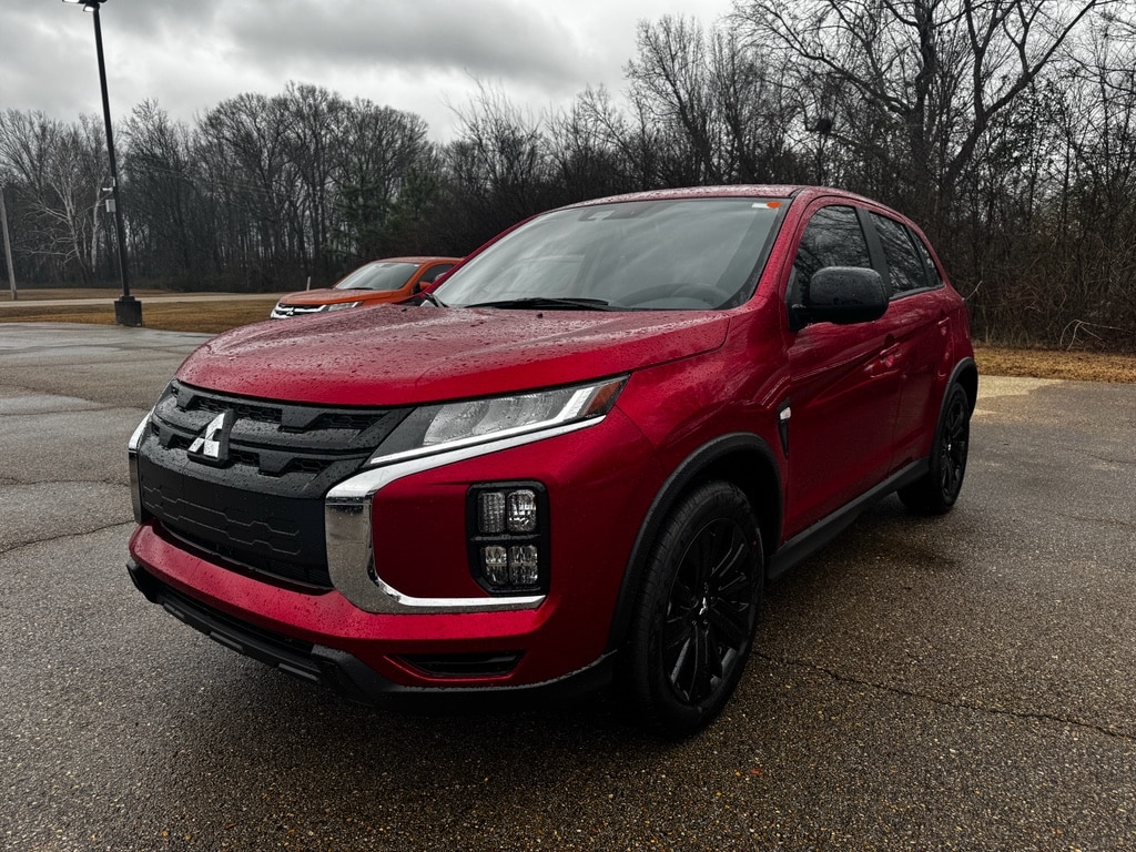 2026 Mitsubishi Outlander LE's photo