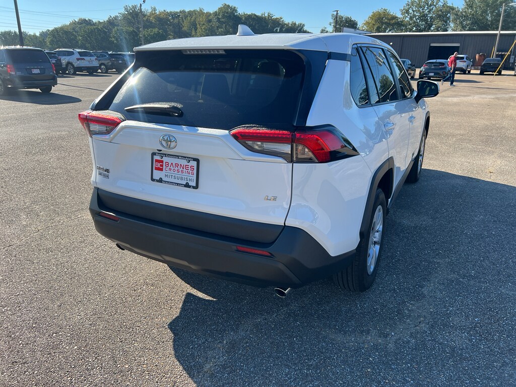 2024 Toyota RAV4 LE photo 3
