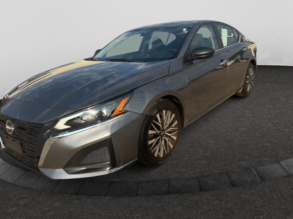 Used 2025 Nissan Altima SV Sedan