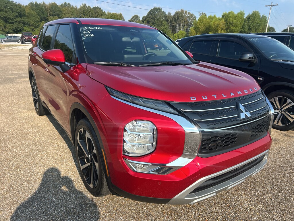 2023 Mitsubishi Outlander SE photo 3