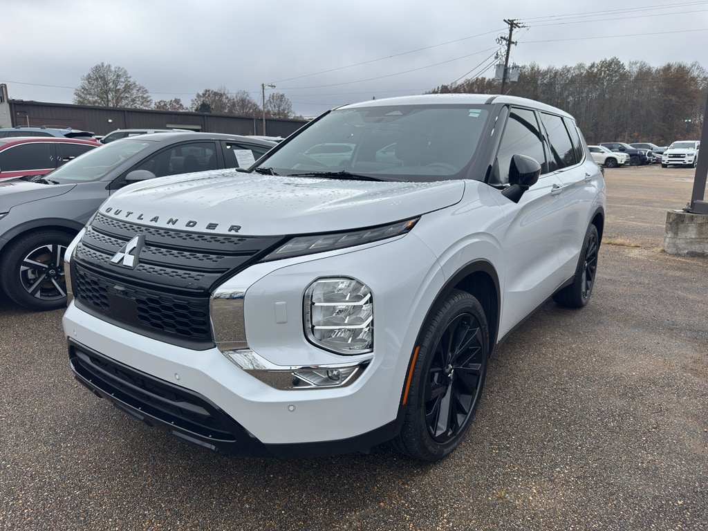 2023 Mitsubishi Outlander SE Black Edition's photo