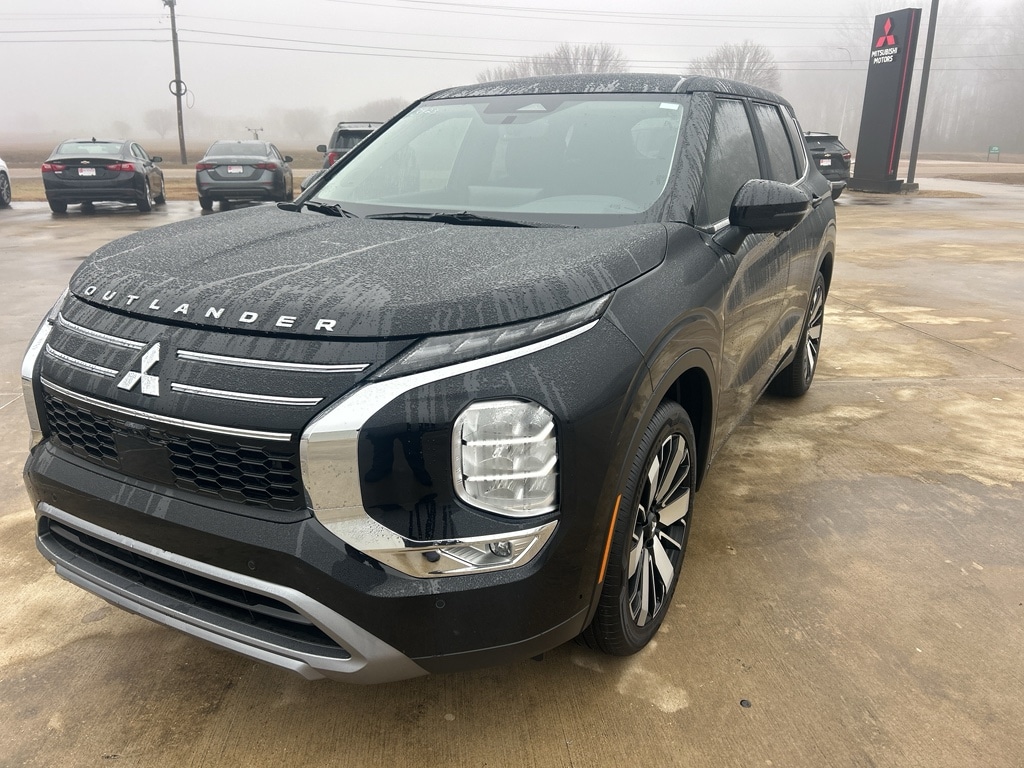 2025 Mitsubishi Outlander SE's photo