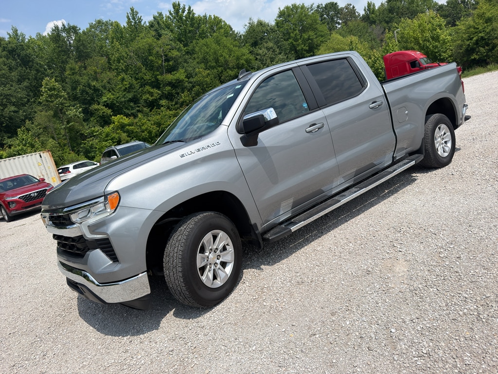 2024 Chevrolet Silverado 1500 LT Crew Cab Short Box's photo