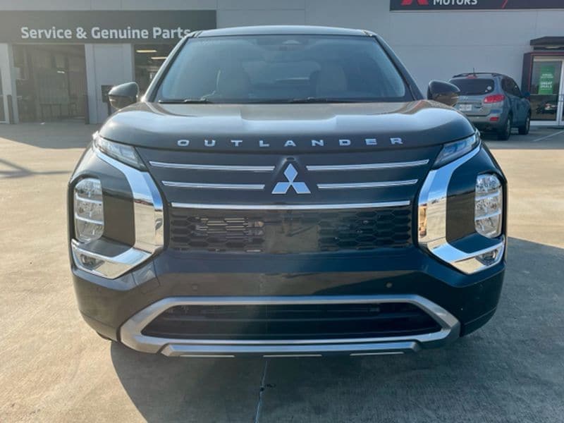 2026 Mitsubishi Outlander SE FWD's photo