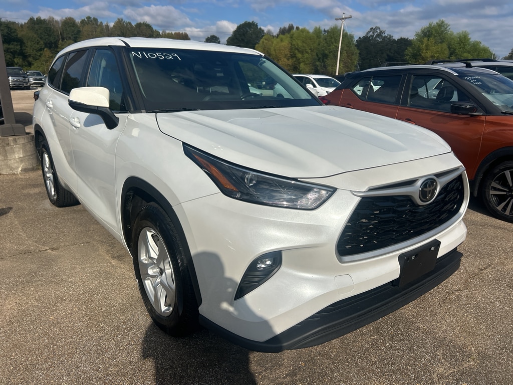Used 2023 Toyota Highlander LE SUV