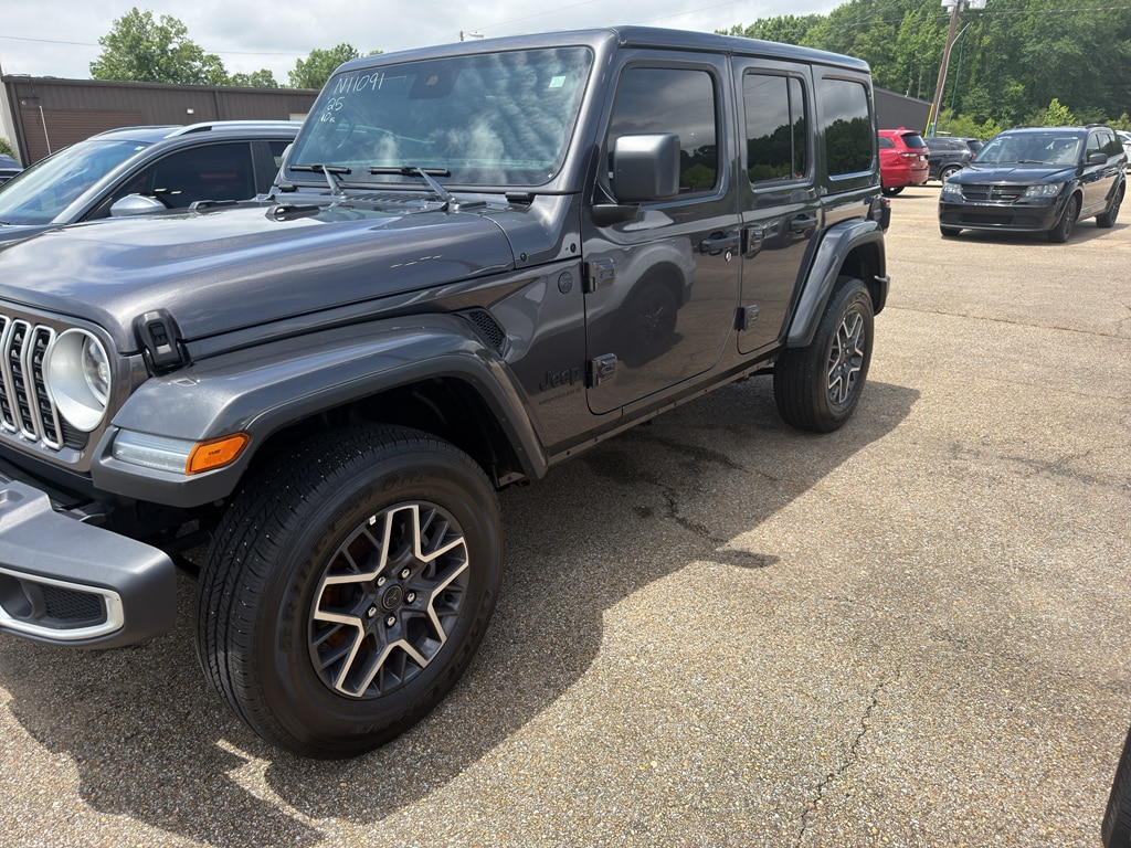 2025 Jeep Wrangler Sahara's photo