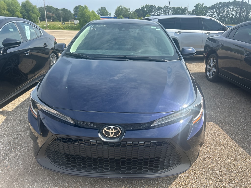 Used 2022 Toyota Corolla LE with VIN 5YFEPMAEXNP348565 for sale in Saltillo, MS