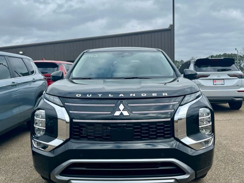 2026 Mitsubishi Outlander SE FWD's photo