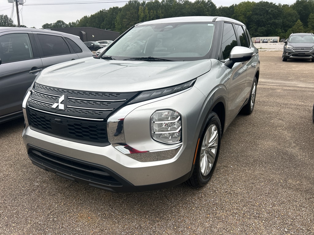 2024 Mitsubishi Outlander ES