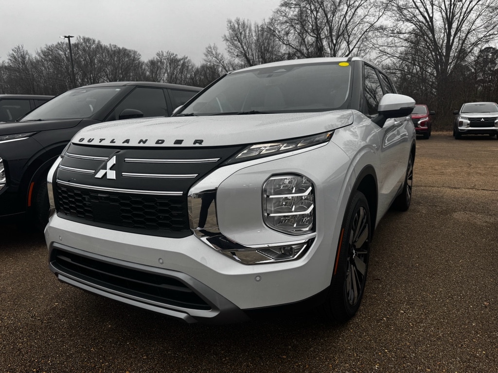 2026 Mitsubishi Outlander SE's photo