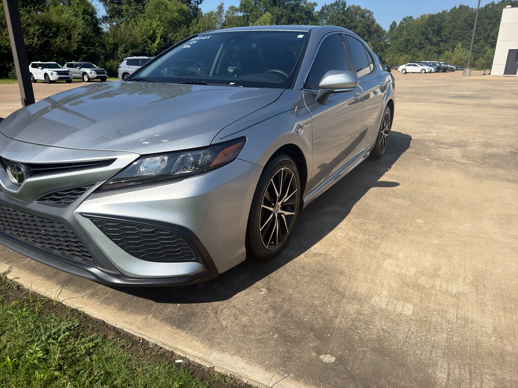 Used 2023 Toyota Camry SE Sedan