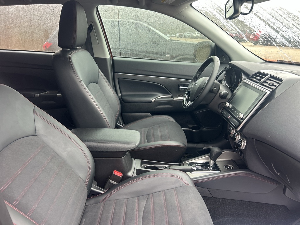 2025 Mitsubishi Outlander Sport SE - Photo 9