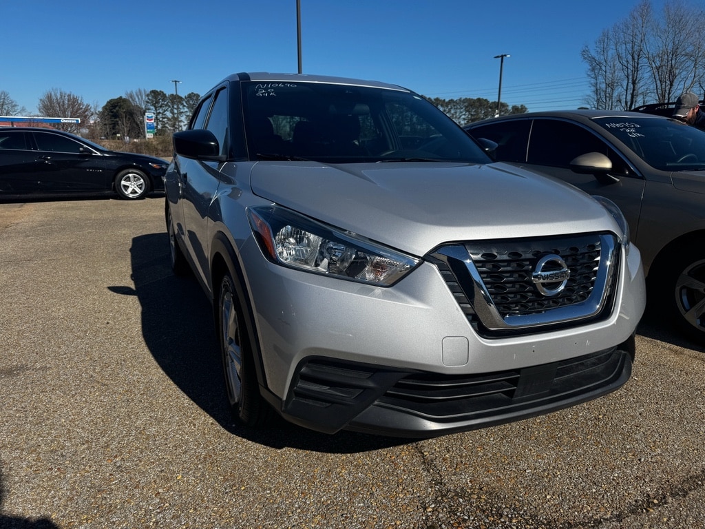 2020 Nissan Kicks S's photo