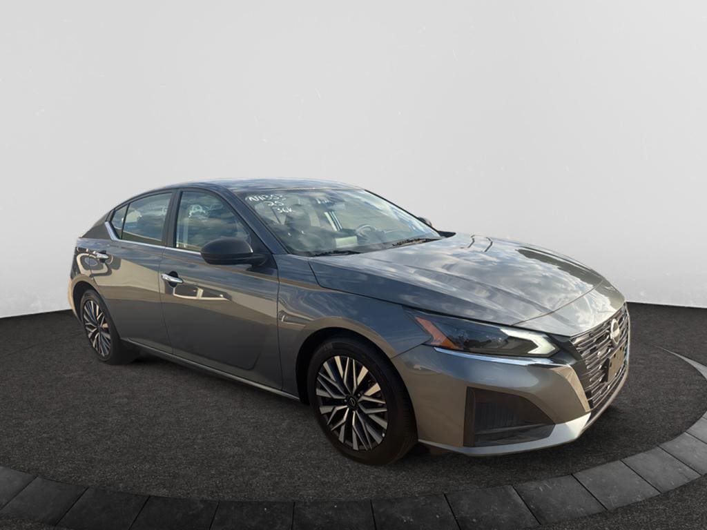 Used 2025 Nissan Altima SV Sedan