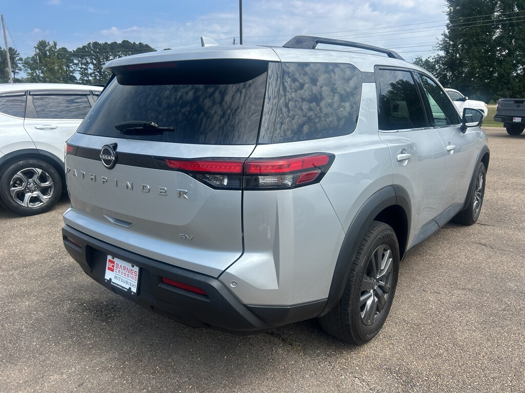 2023 Nissan Pathfinder SV photo 3